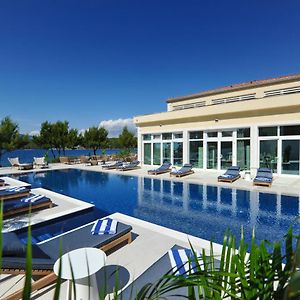 Hotel Antica-Seafront Hotel With Comfortable Rooms And Pool